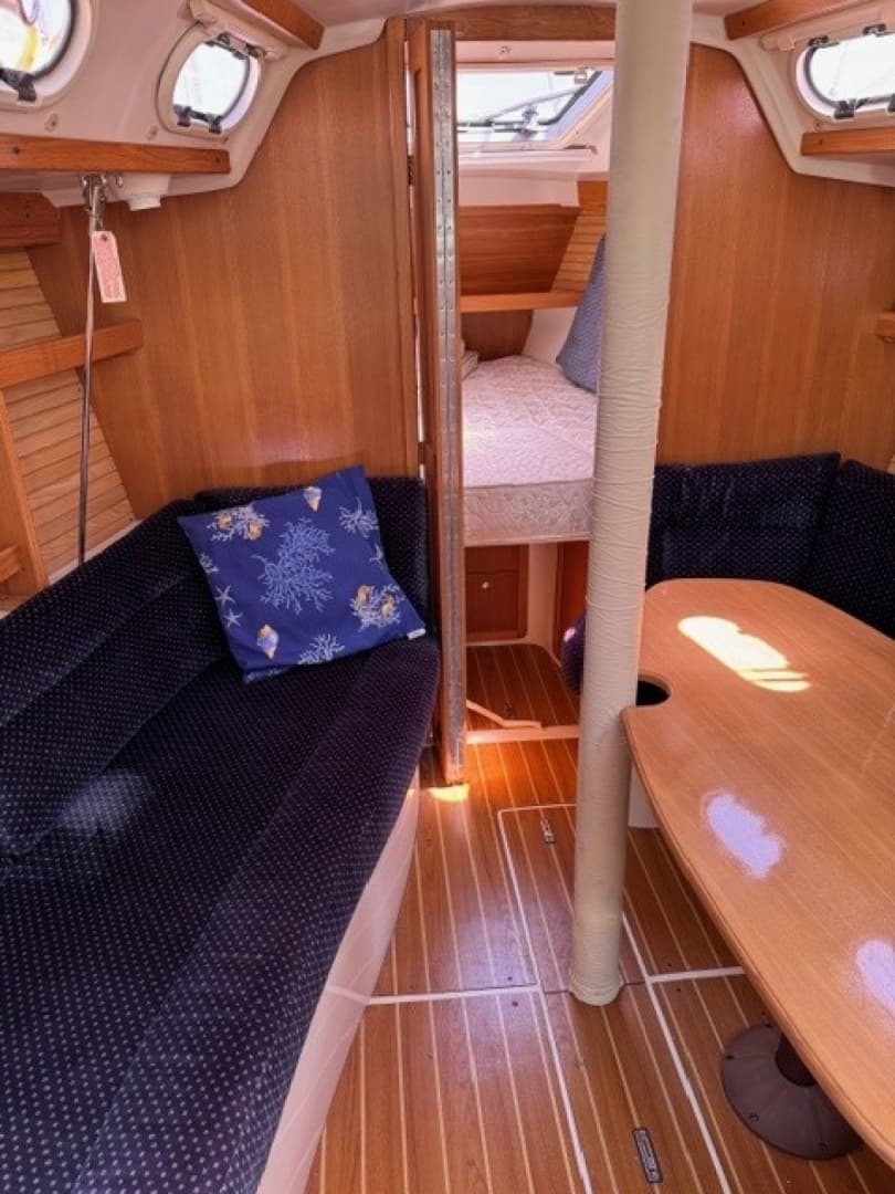 2006 Catalina 320