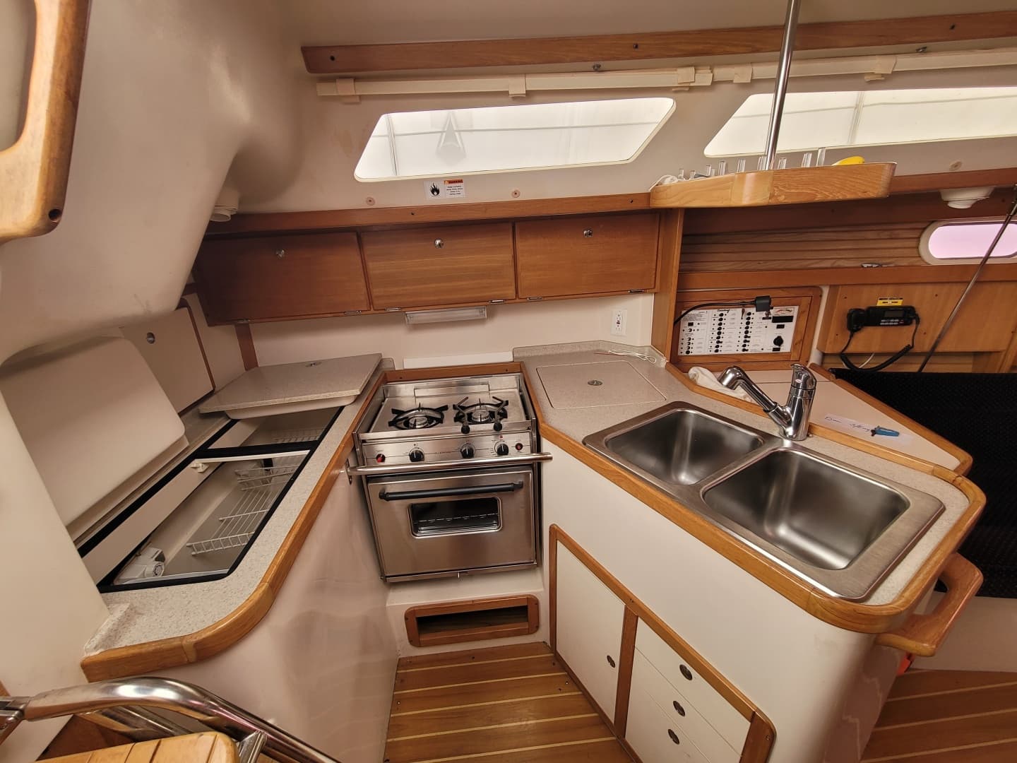2006 Catalina 320