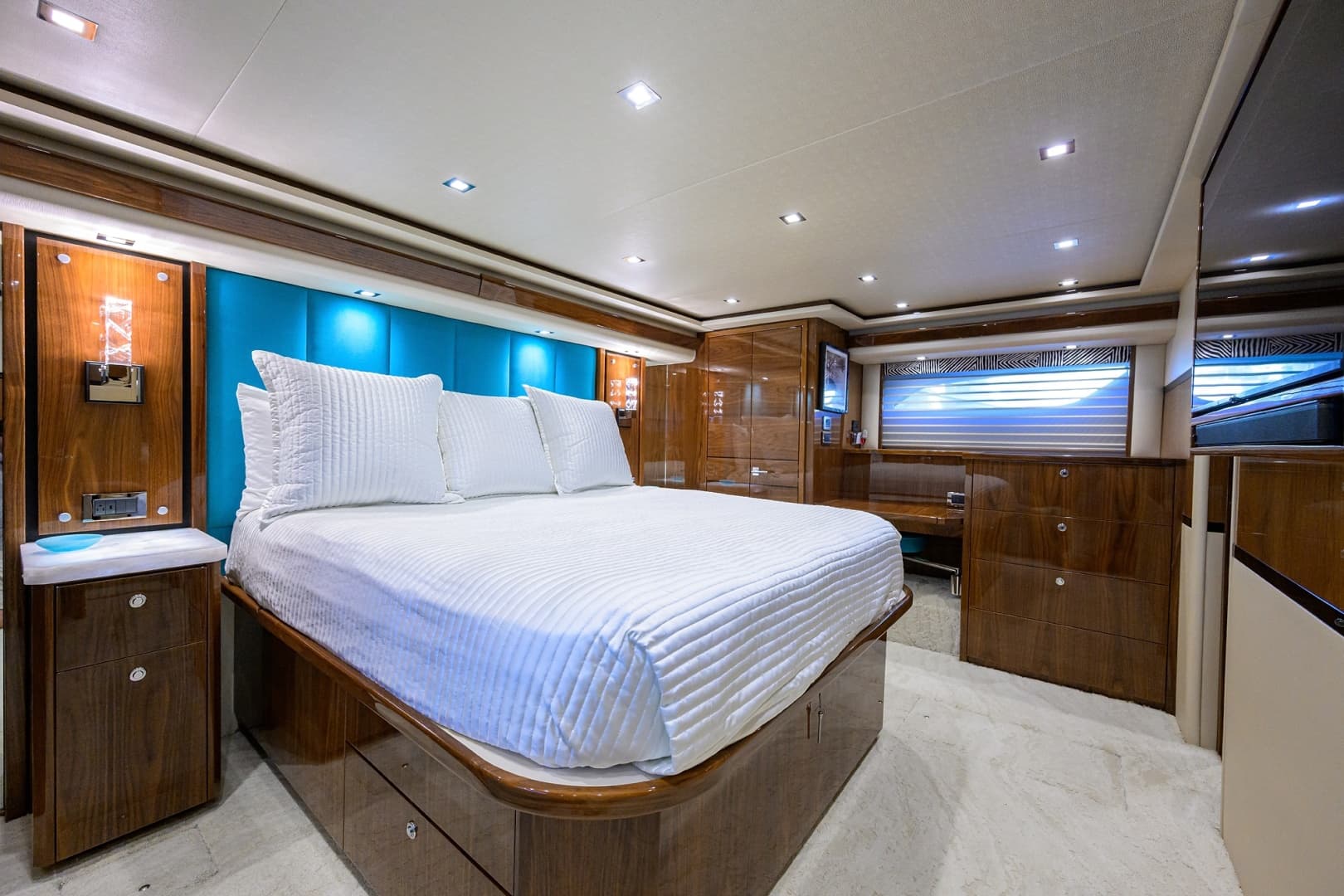 Viking 80 MERCEDES - Master Stateroom