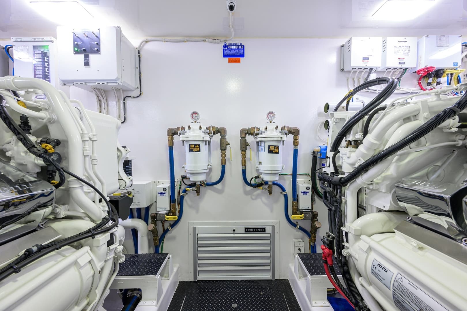 Viking 80 MERCEDES - Engine Room