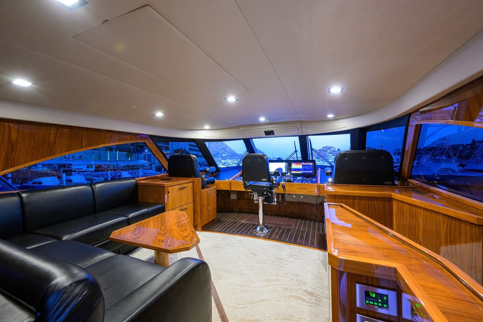 Viking 80 MERCEDES - Enclosed Flybridge