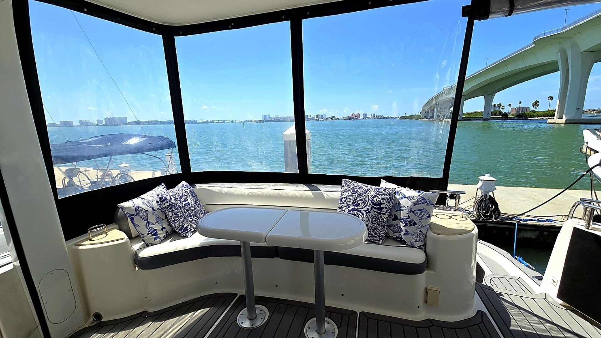2004 Meridian 459 Aft Cabin Cockpit Motor Yacht