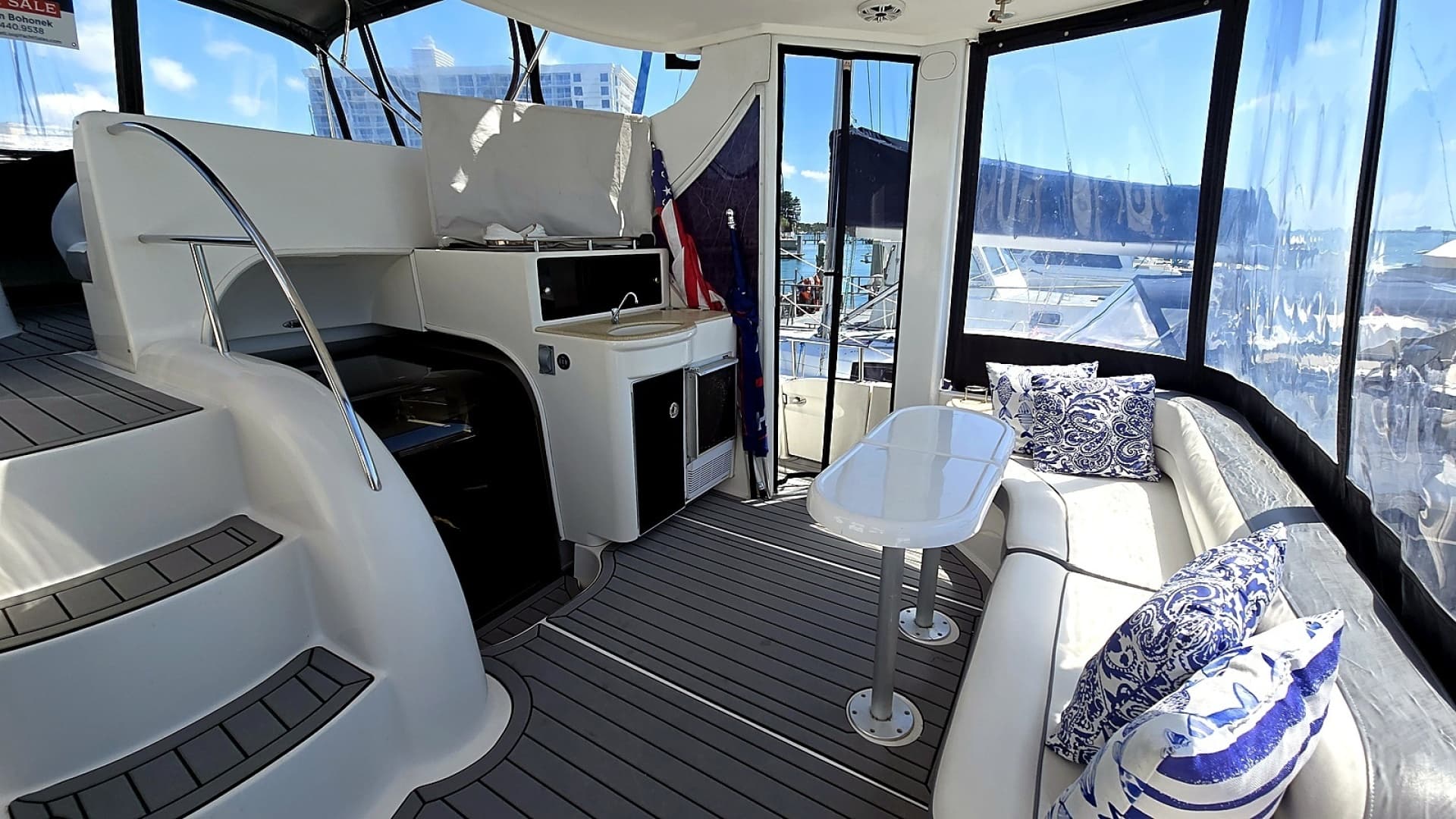 2004 Meridian 459 Aft Cabin Cockpit Motor Yacht