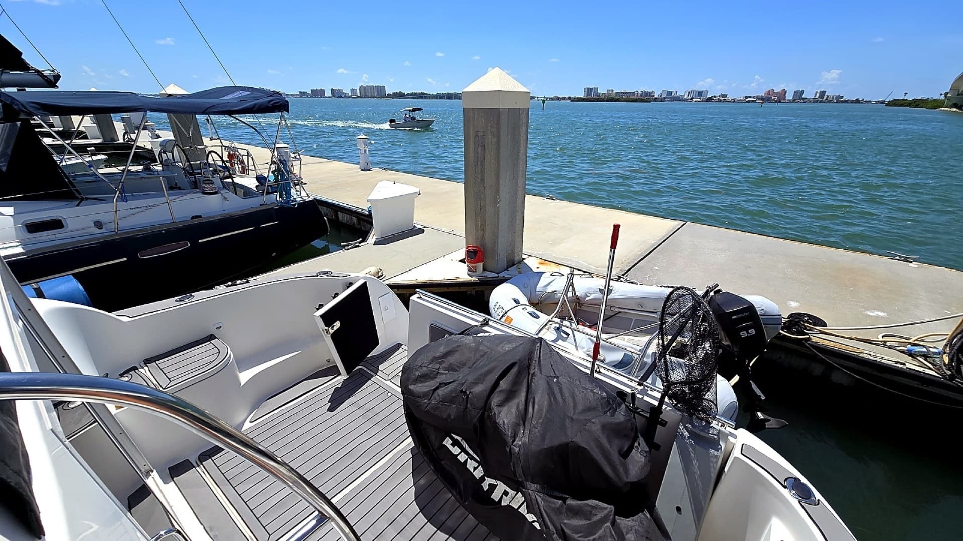 2004 Meridian 459 Aft Cabin Cockpit Motor Yacht