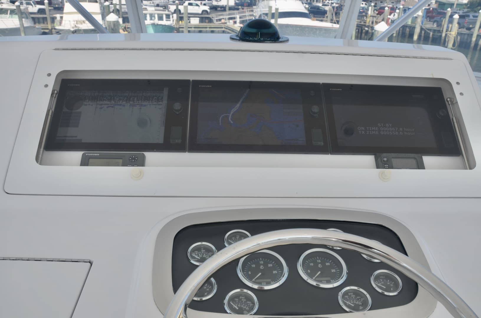 Viking 52 LET IT RAIN - Helm