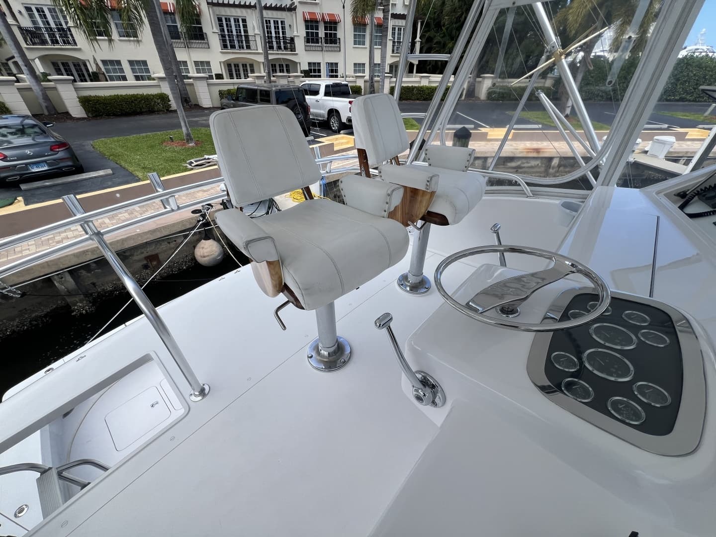 Viking 52 LET IT RAIN - Helm