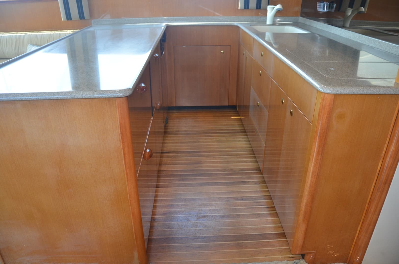 Viking 52 LET IT RAIN - Galley