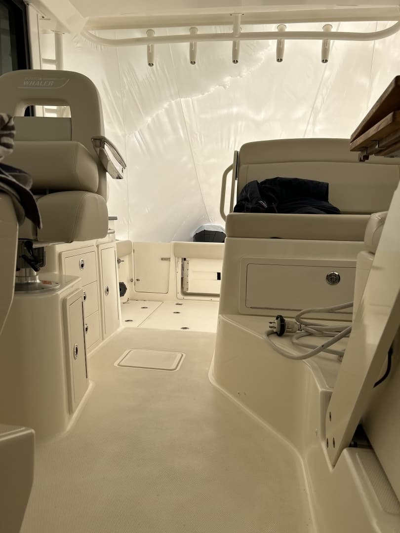 2021 Boston Whaler 