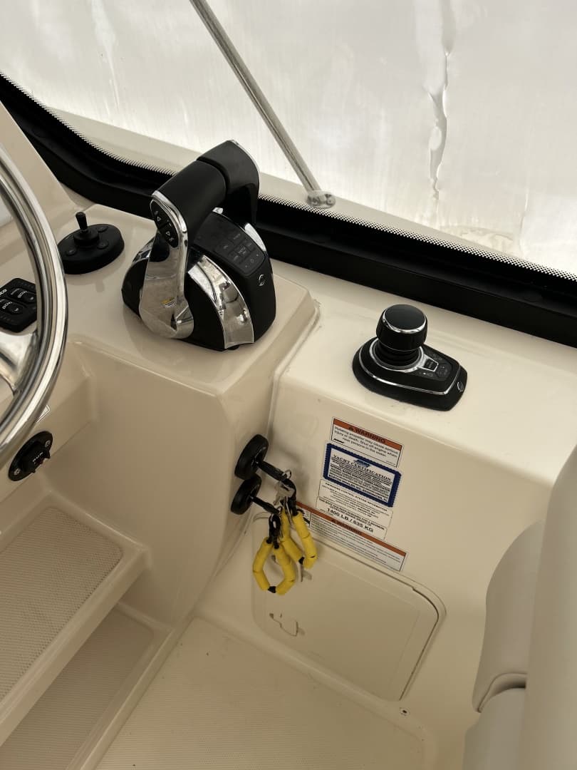 2021 Boston Whaler 