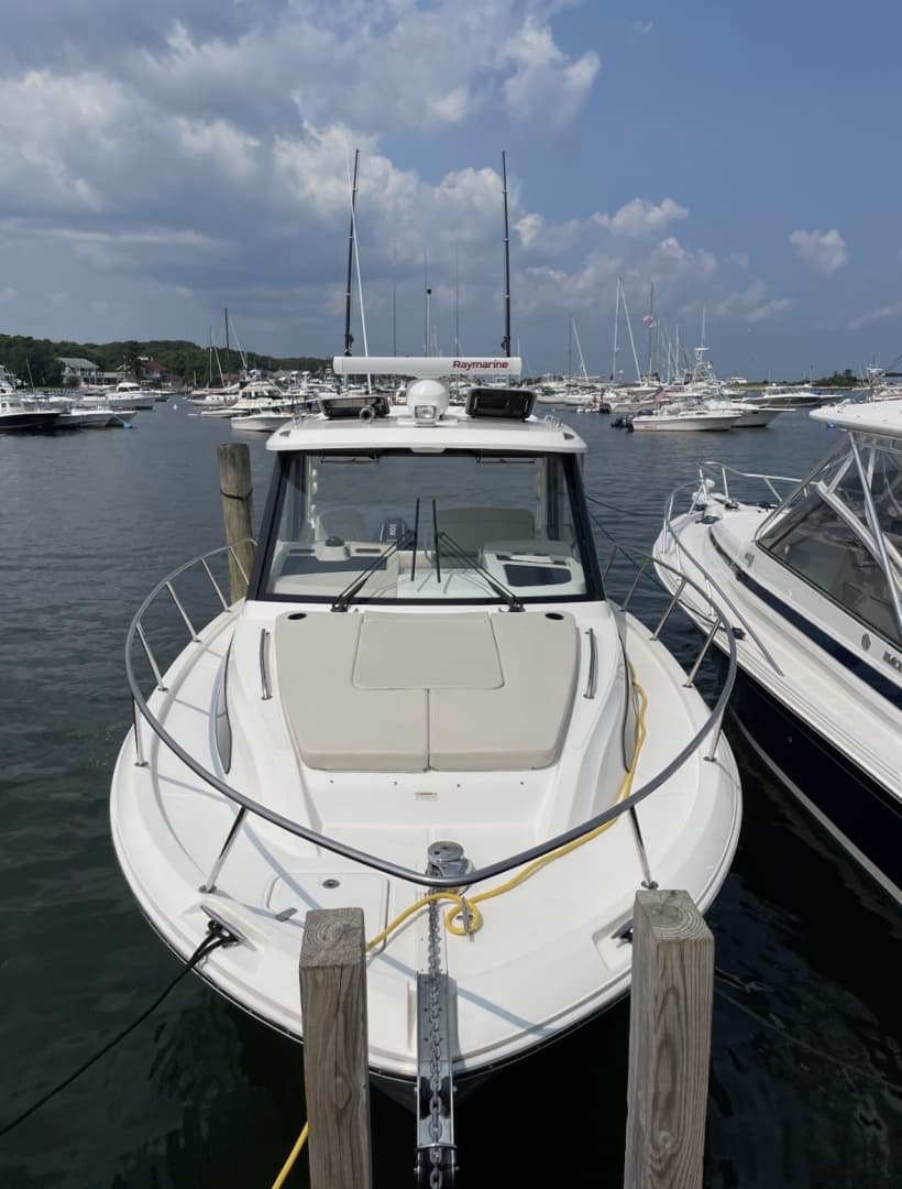 2021 Boston Whaler 