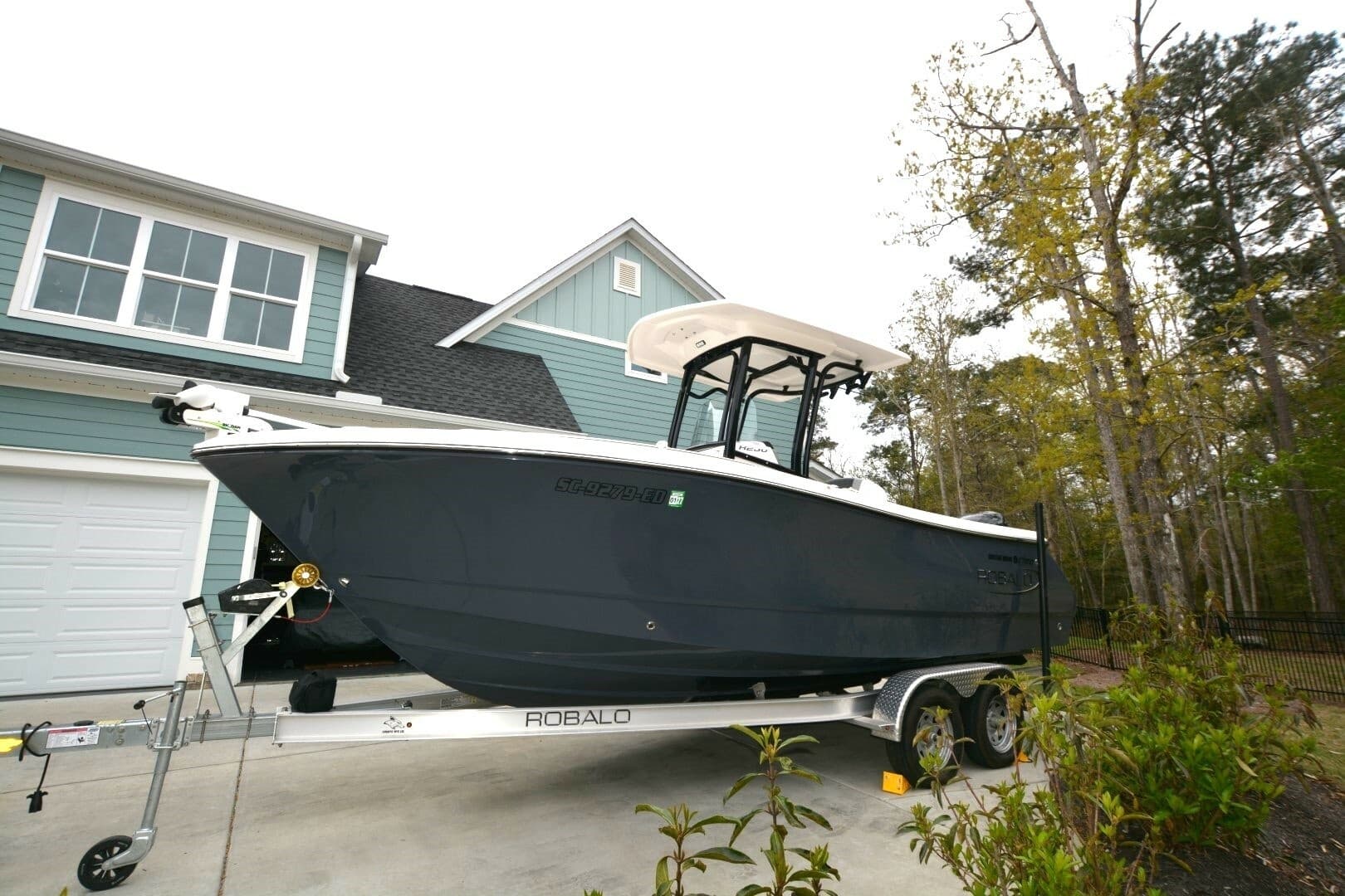 2023 Robalo R230