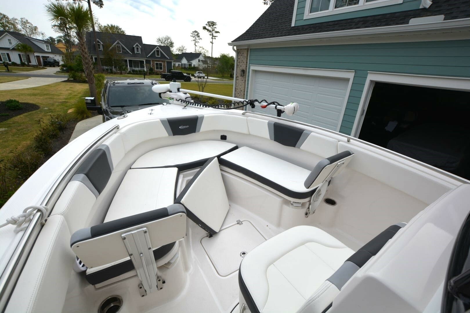 2023 Robalo R230