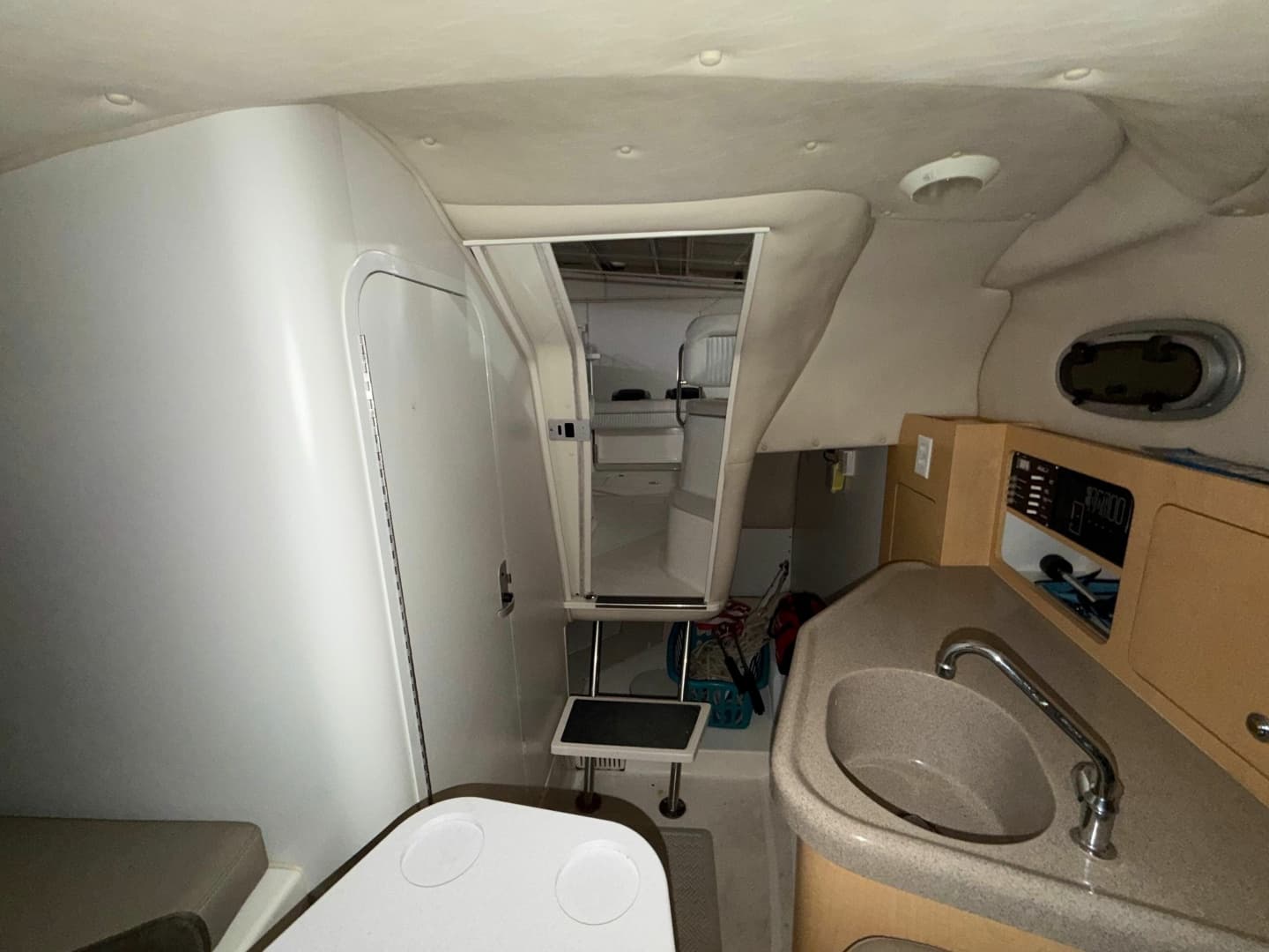 2001 Boston Whaler 2600 Conquest