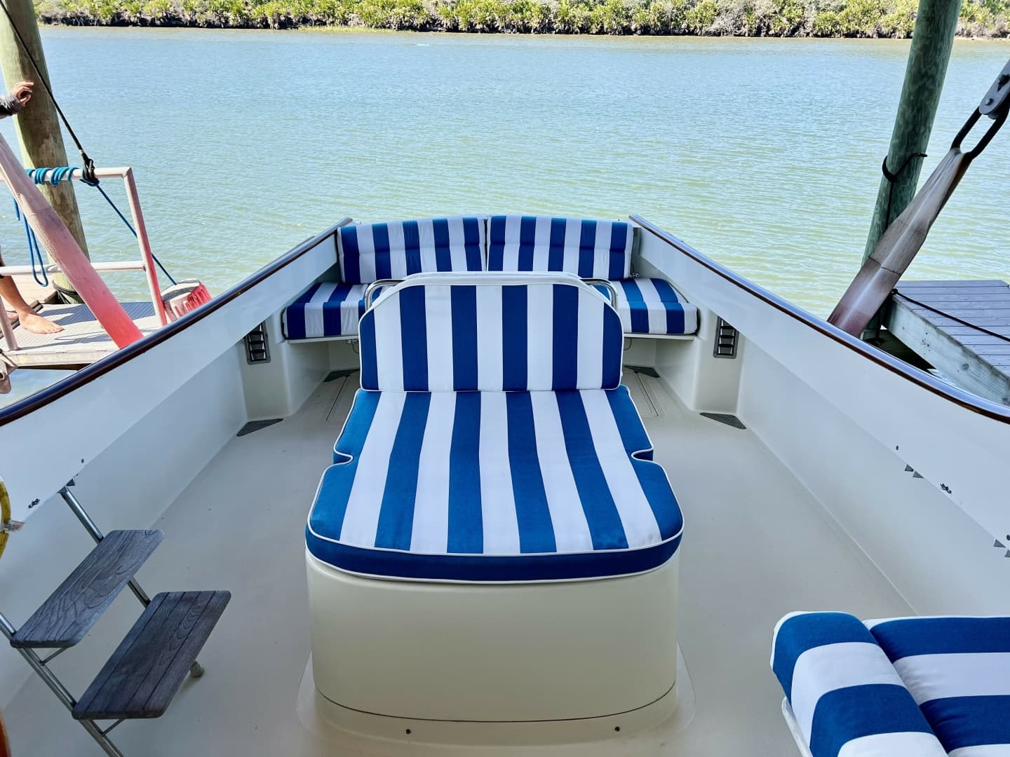 1995 Hinckley Picnic Boat 36 Classic