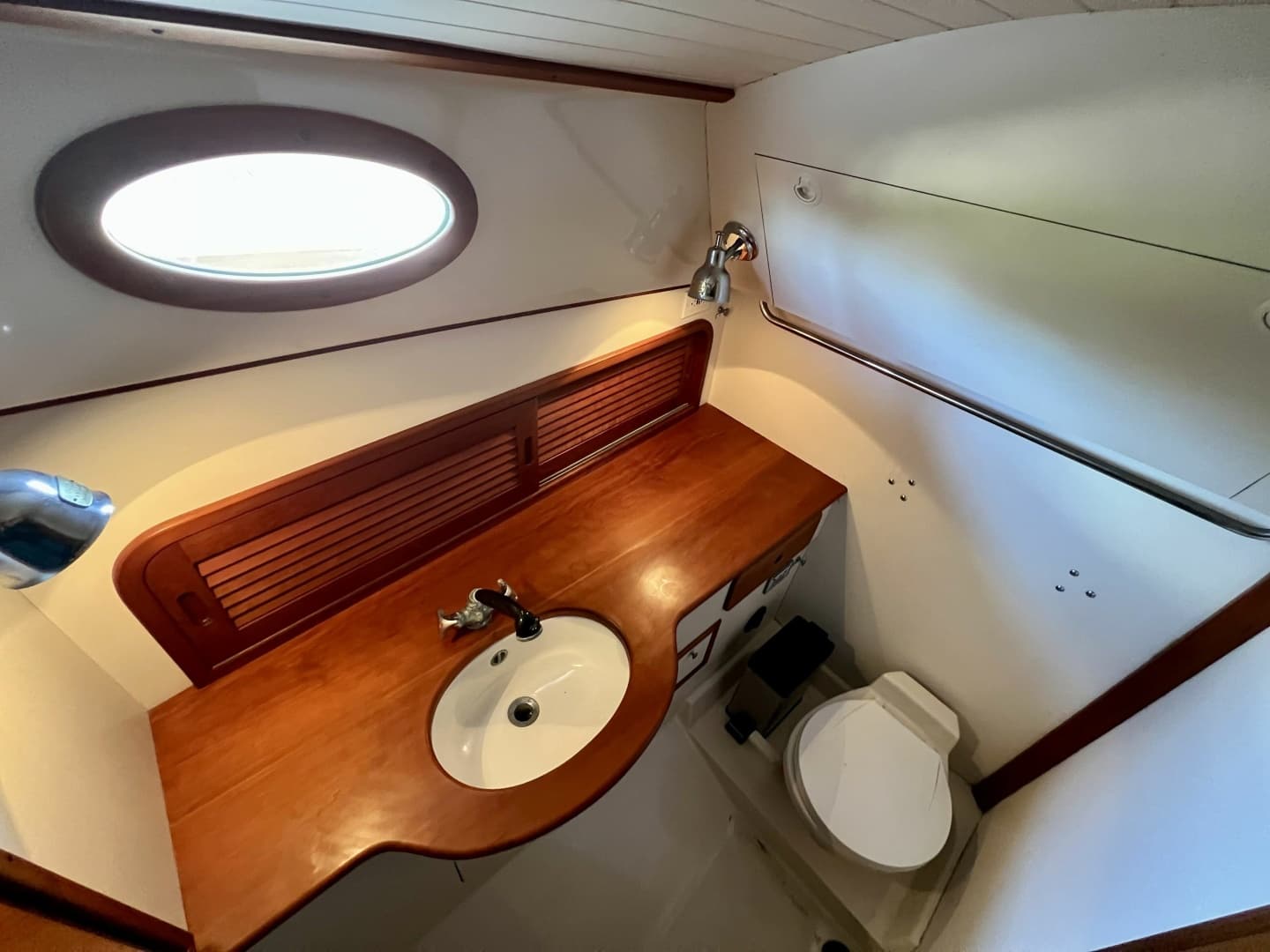 1995 Hinckley Picnic Boat 36 Classic