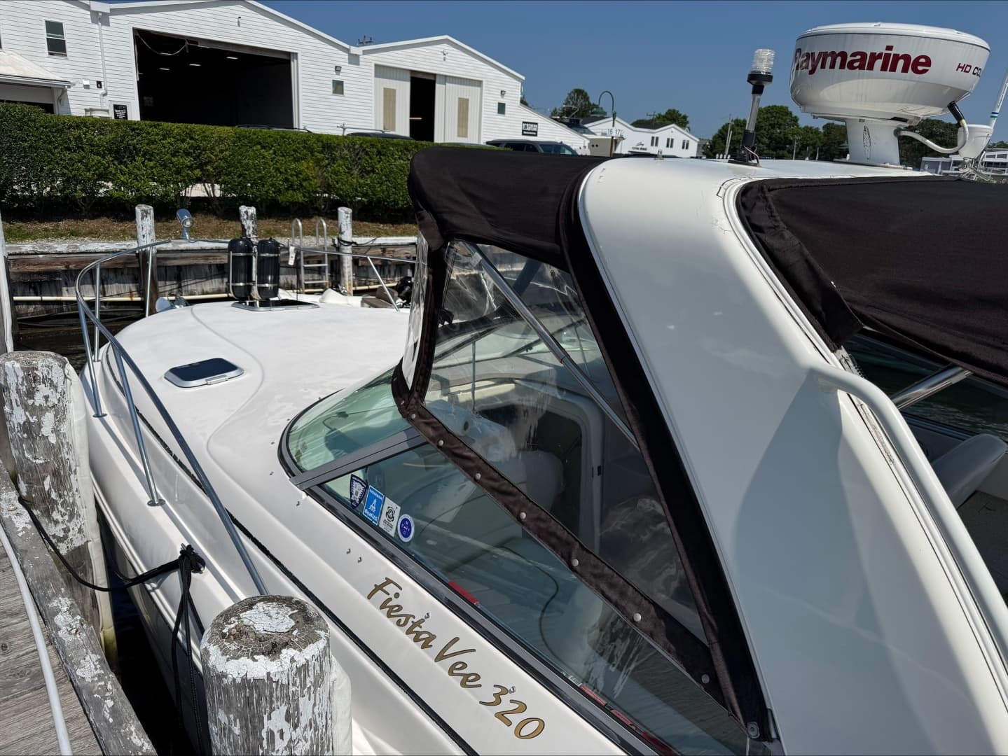 2005 Rinker Fiesta Vee 32