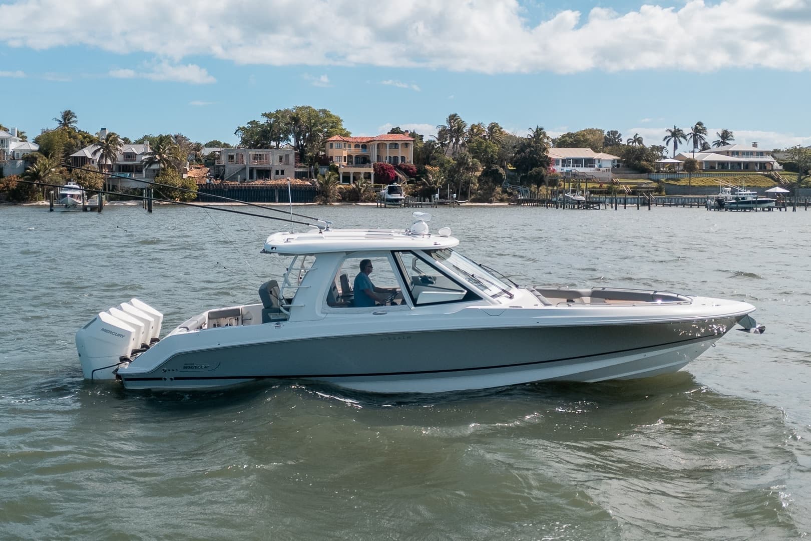 Boston Whaler 380 Realm -
