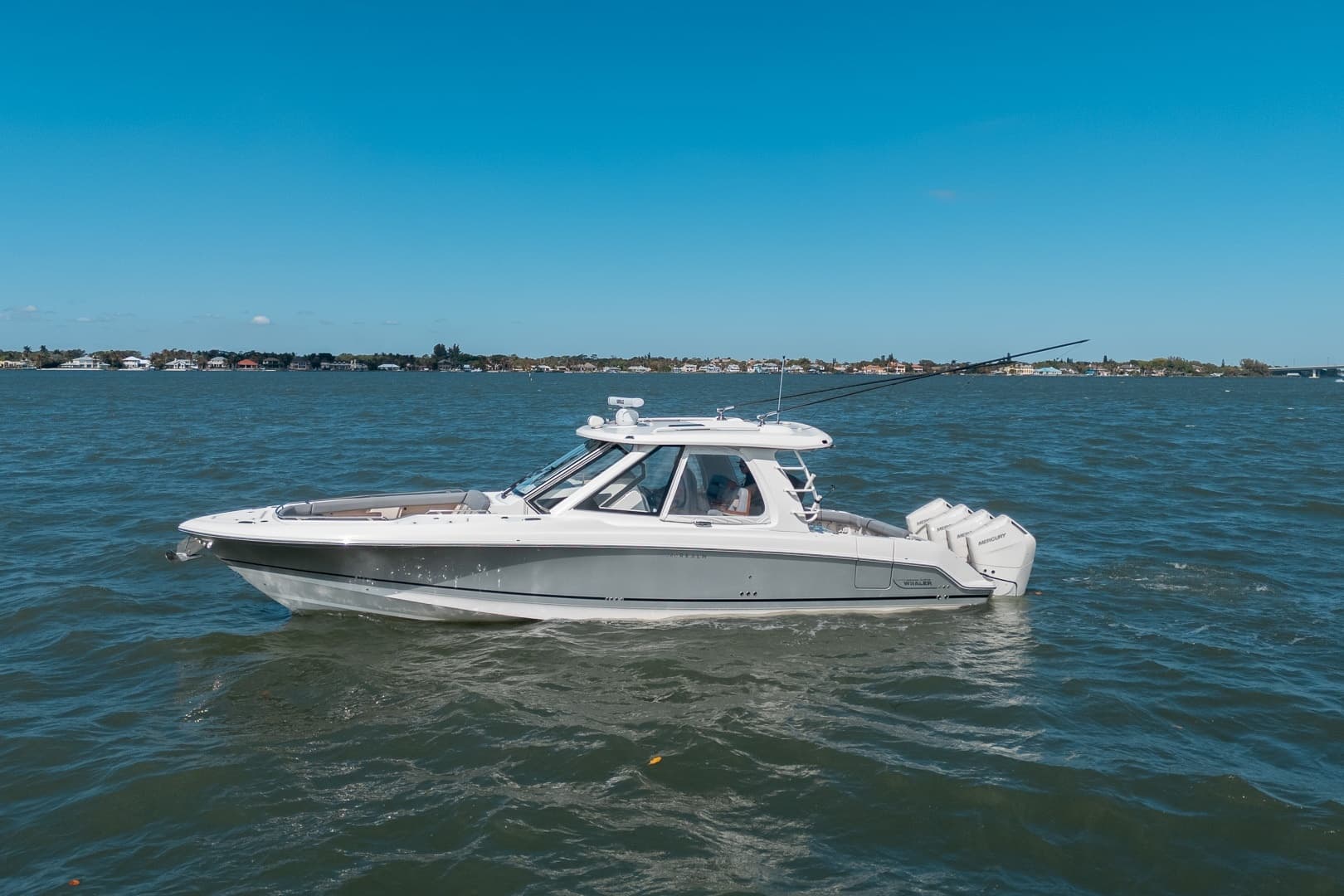 Boston Whaler 380 Realm -