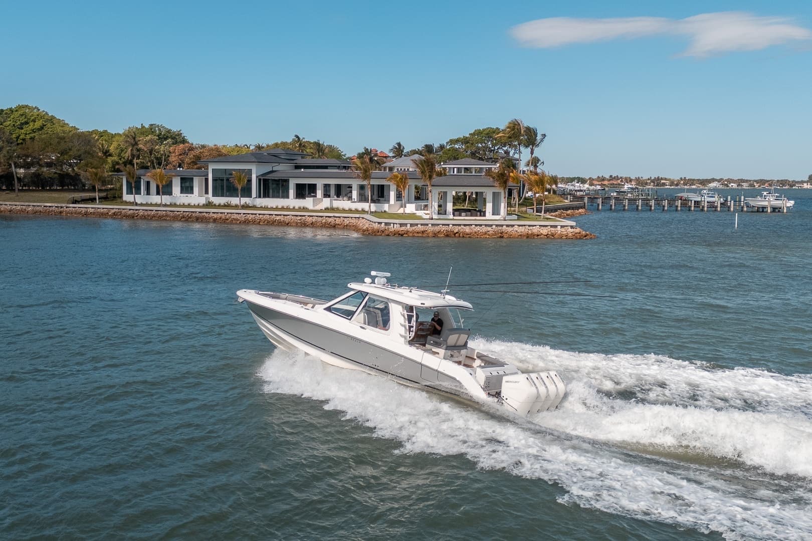 Boston Whaler 380 Realm -