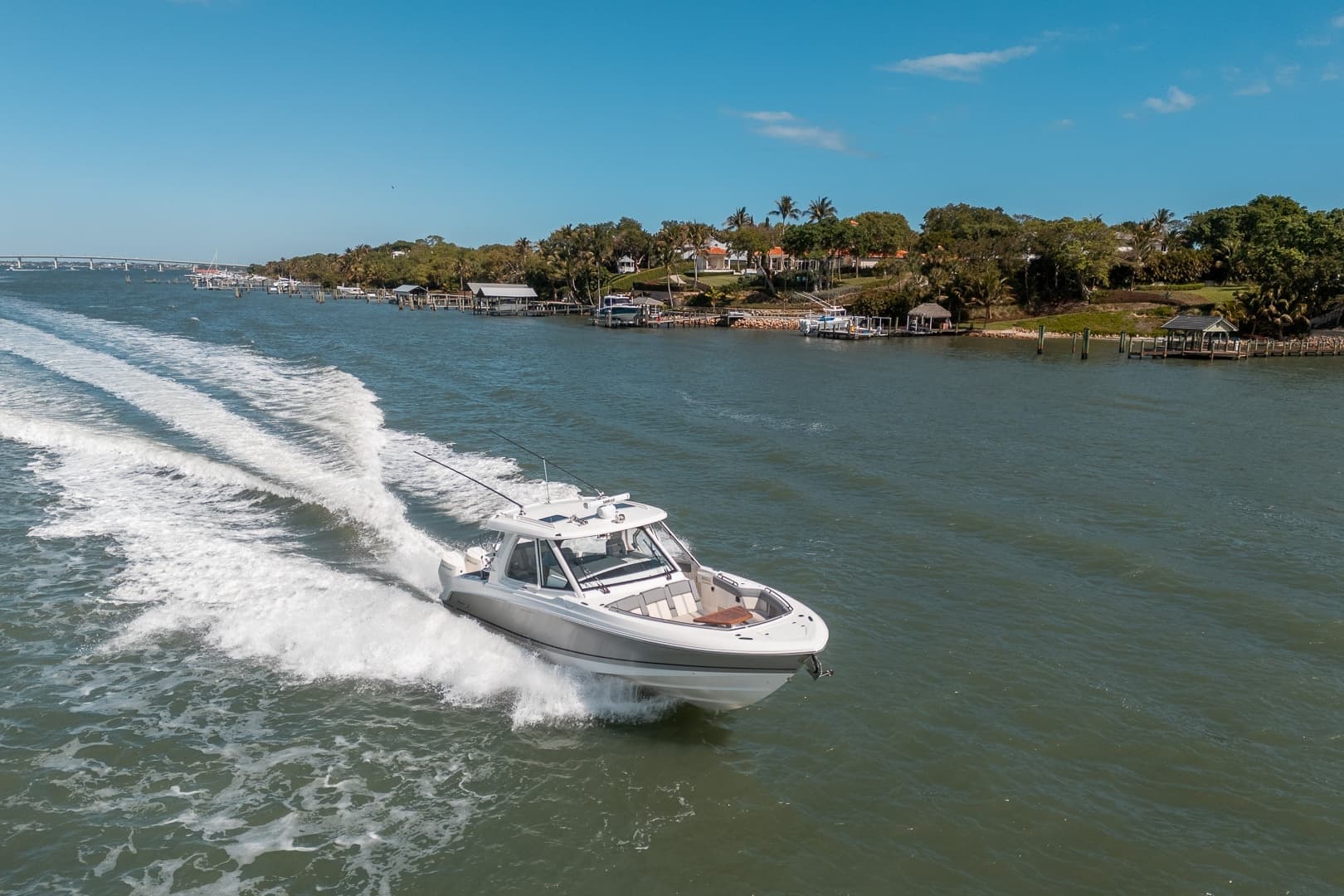Boston Whaler 380 Realm -