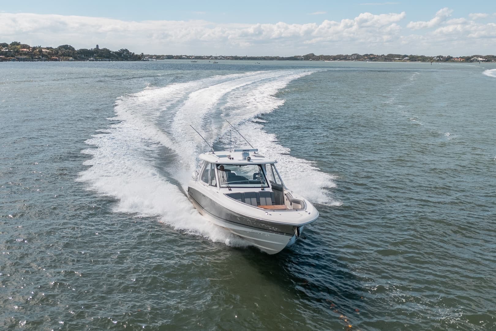Boston Whaler 380 Realm -