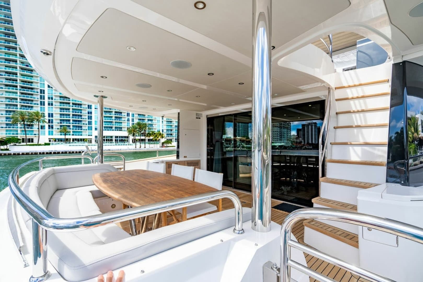 2019 Sunseeker 95 Motor Yacht