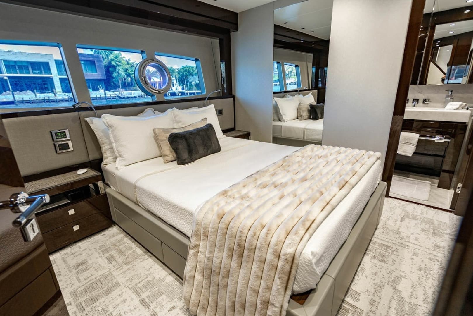 2019 Sunseeker 95 Motor Yacht