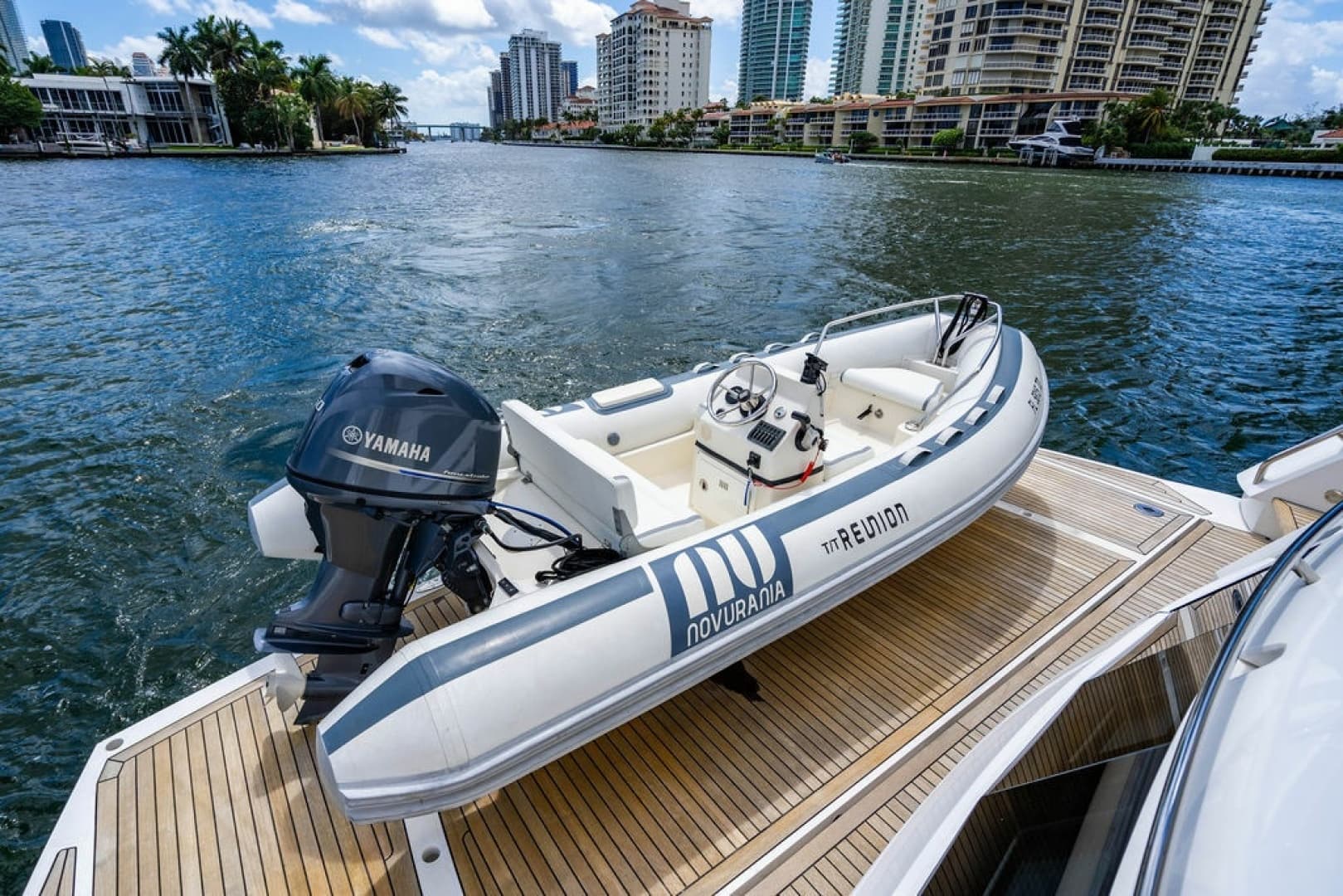 2019 Sunseeker 95 Motor Yacht