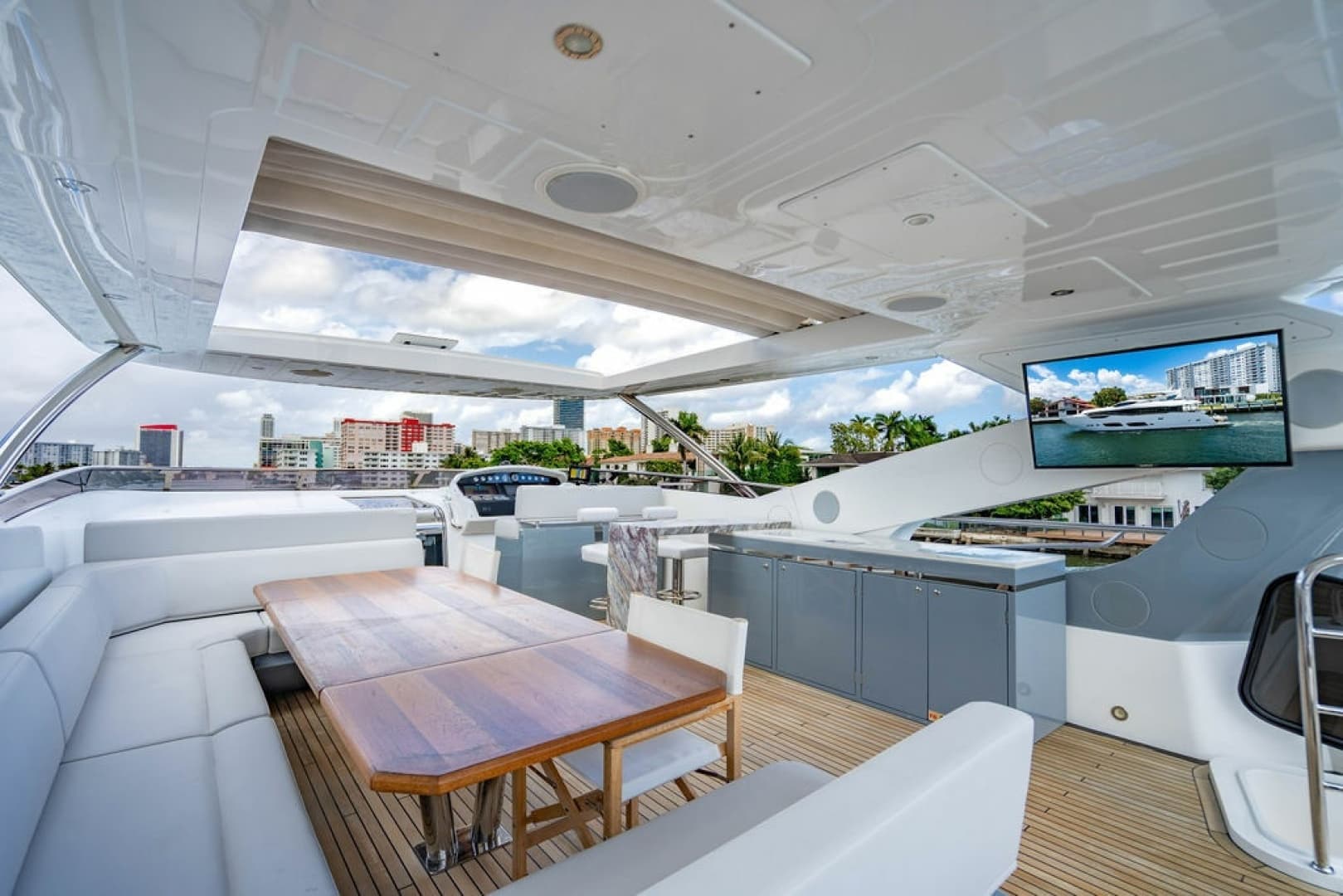 2019 Sunseeker 95 Motor Yacht