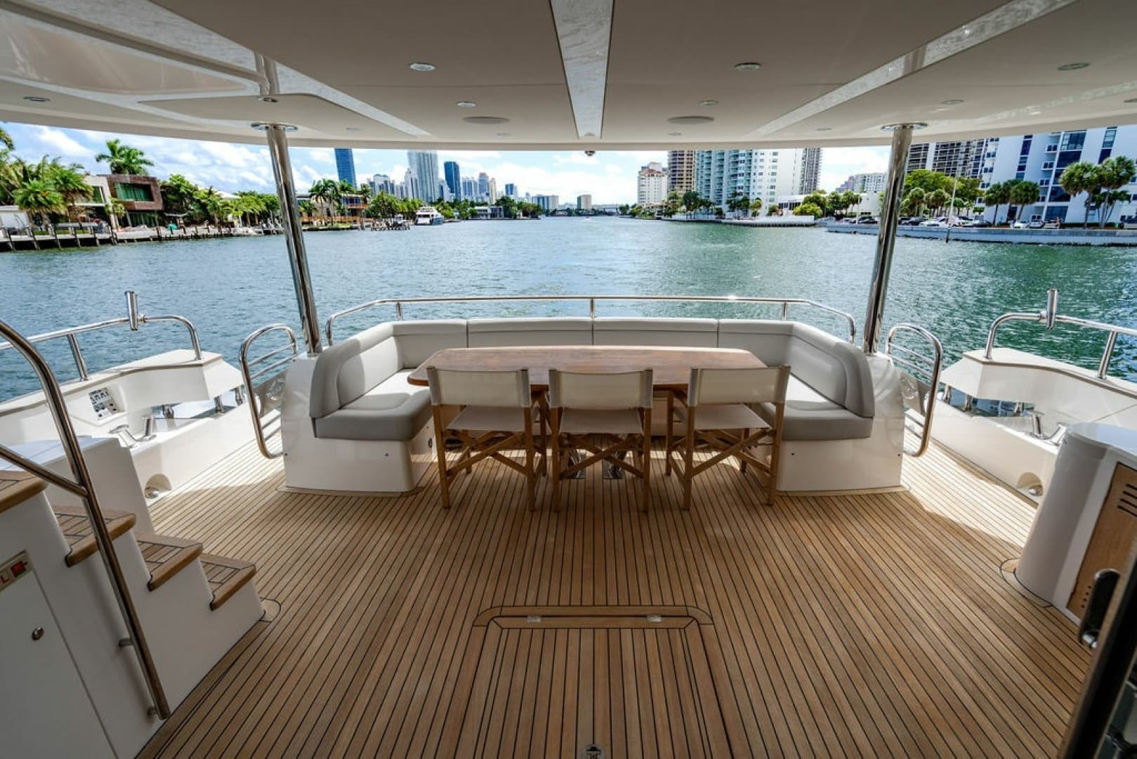 2019 Sunseeker 95 Motor Yacht