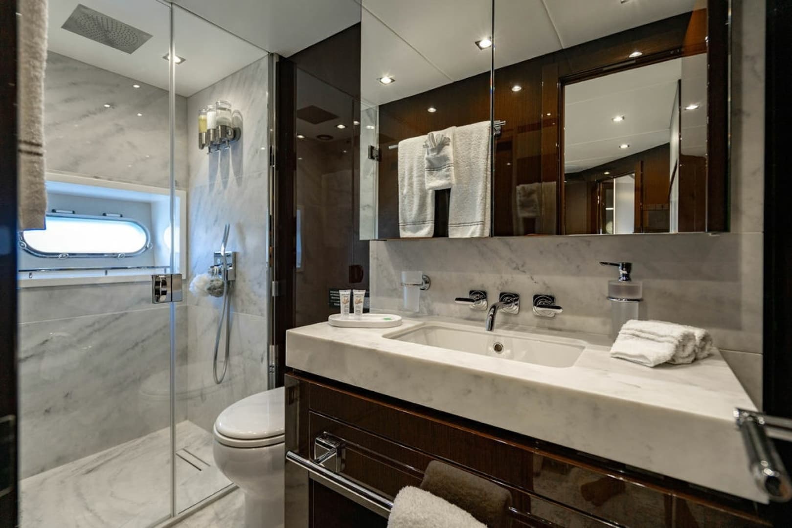 2019 Sunseeker 95 Motor Yacht