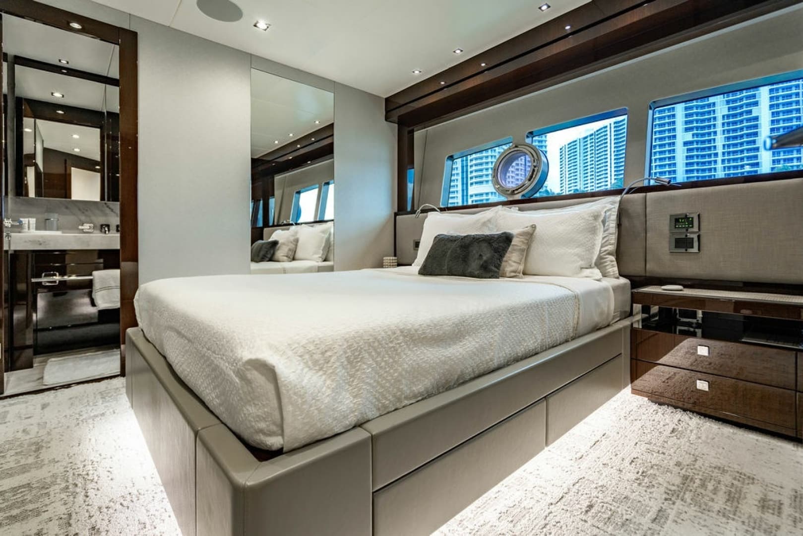 2019 Sunseeker 95 Motor Yacht
