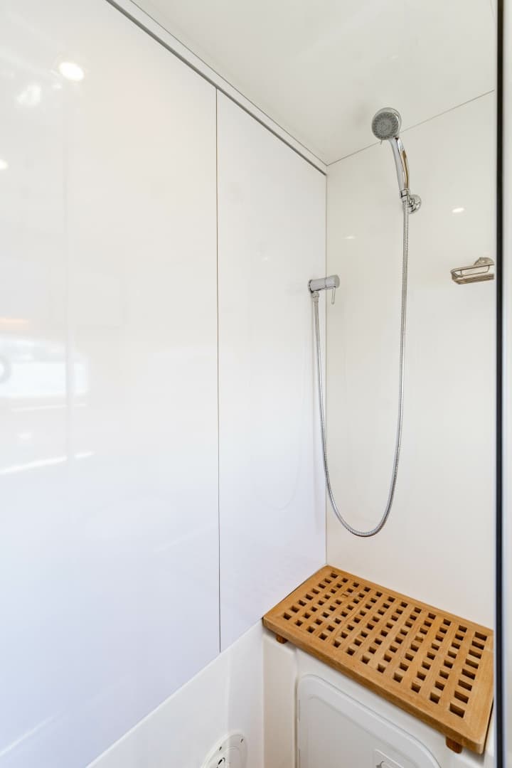 2024 Aquila 44 Yacht