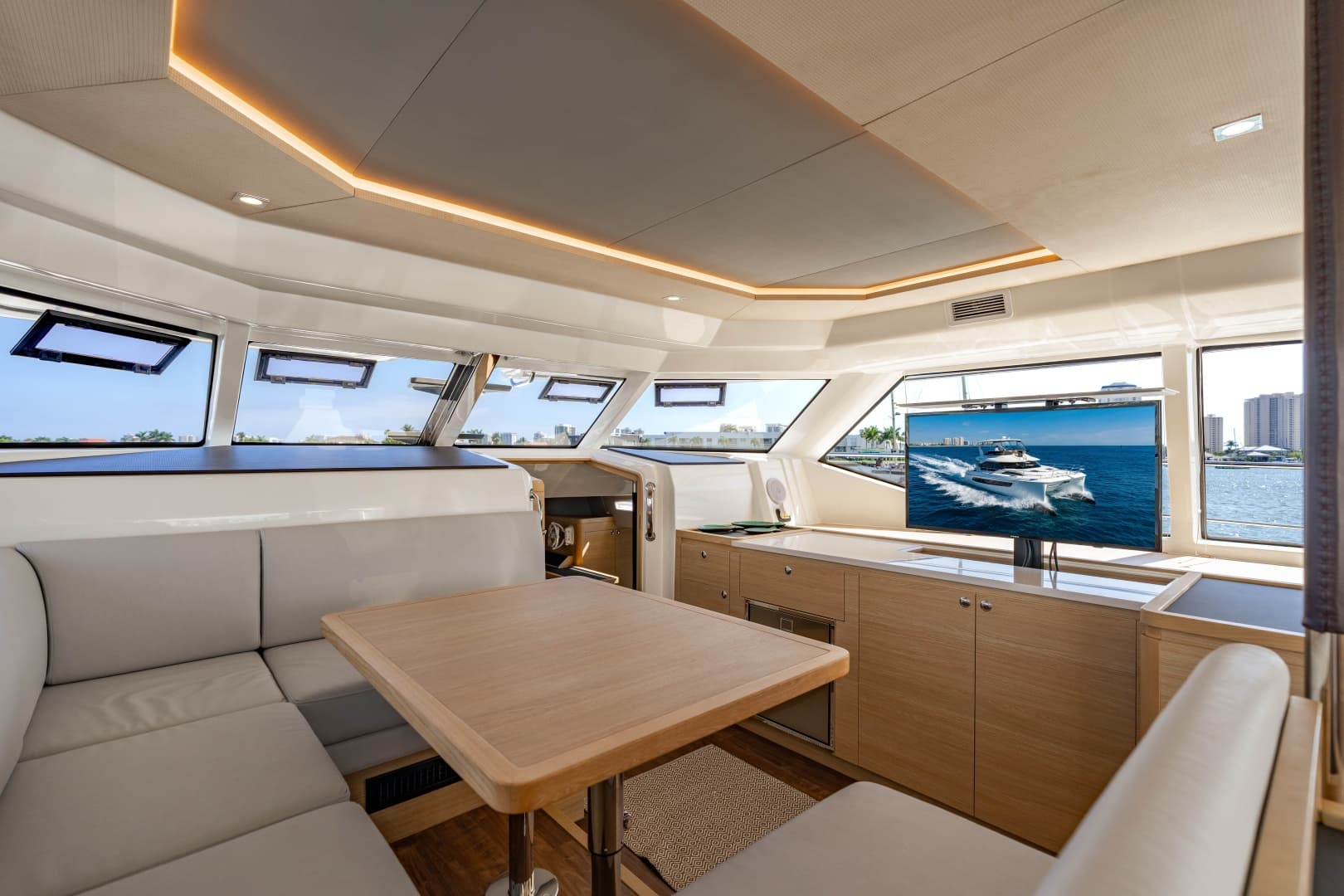 2024 Aquila 44 Yacht