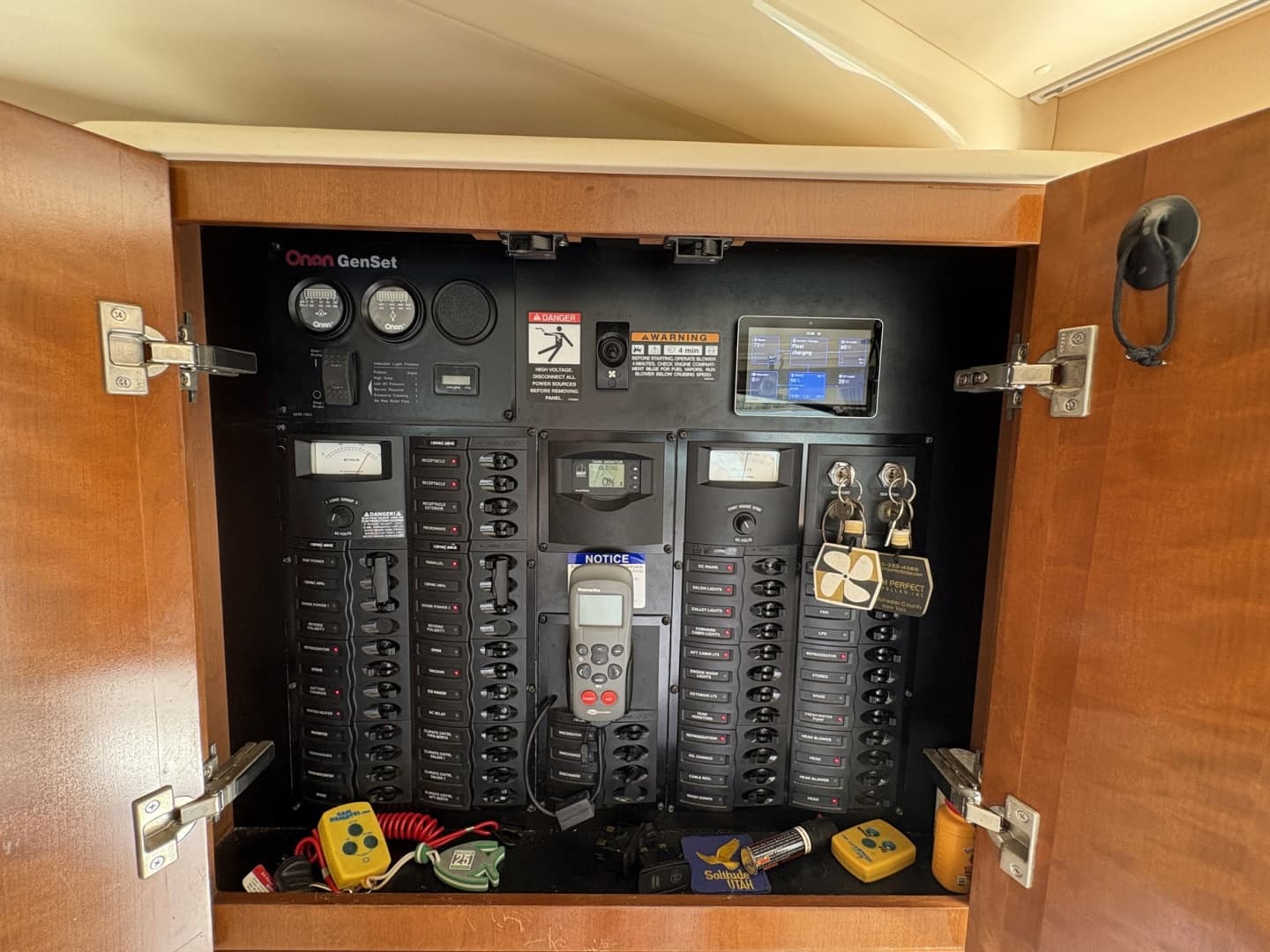 2005 Meridian 411 Sedan