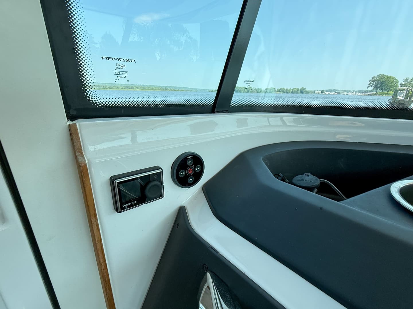 2021 Axopar 28 Cabin