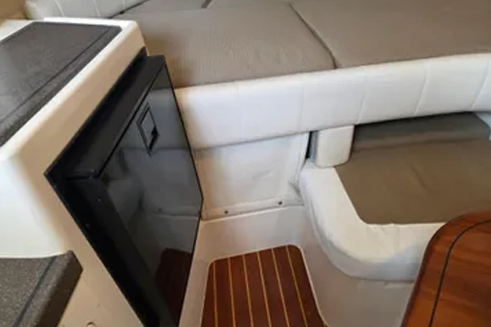 2004 Grady-White Express 330