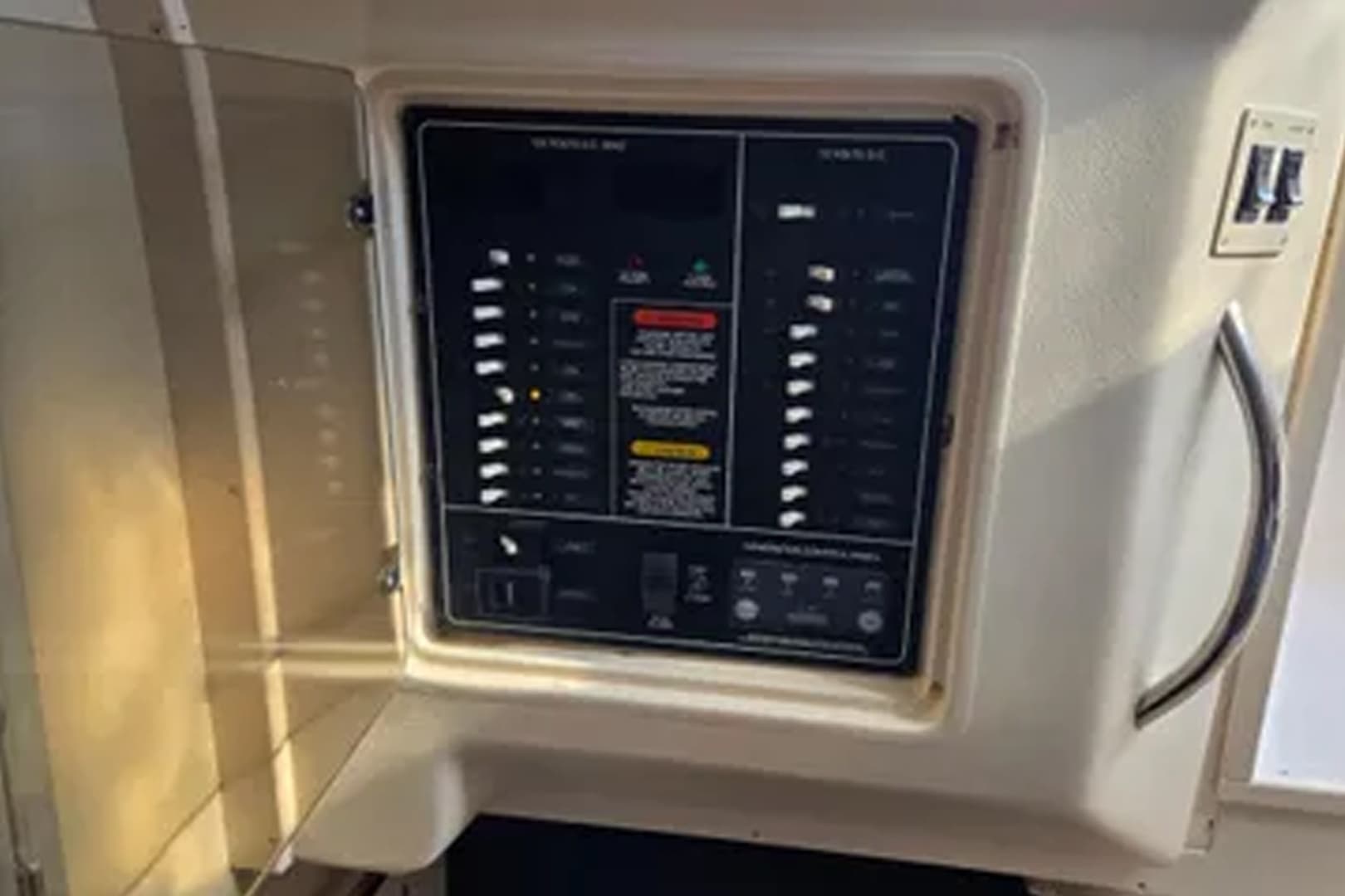 2004 Grady-White Express 330