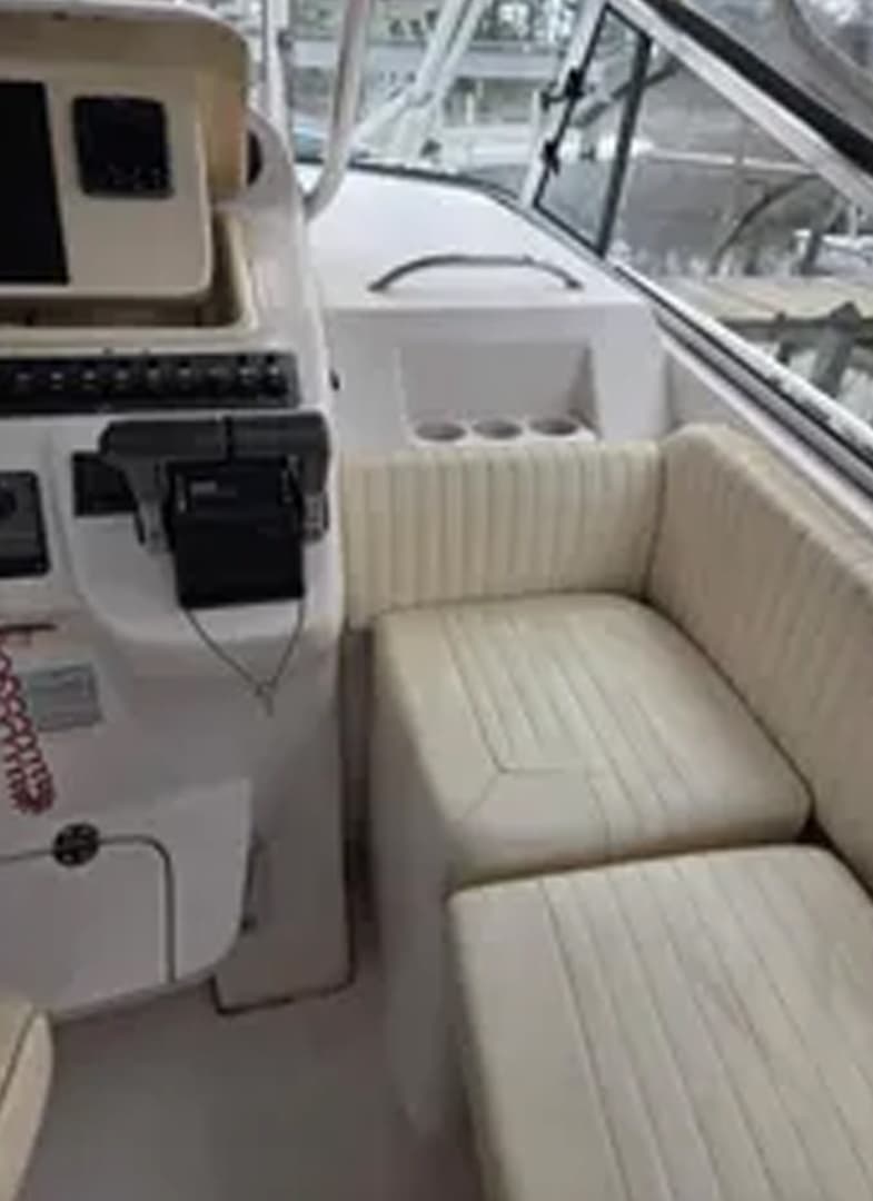 2004 Grady-White Express 330