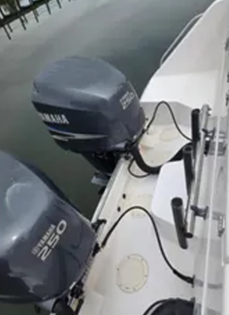 2004 Grady-White Express 330