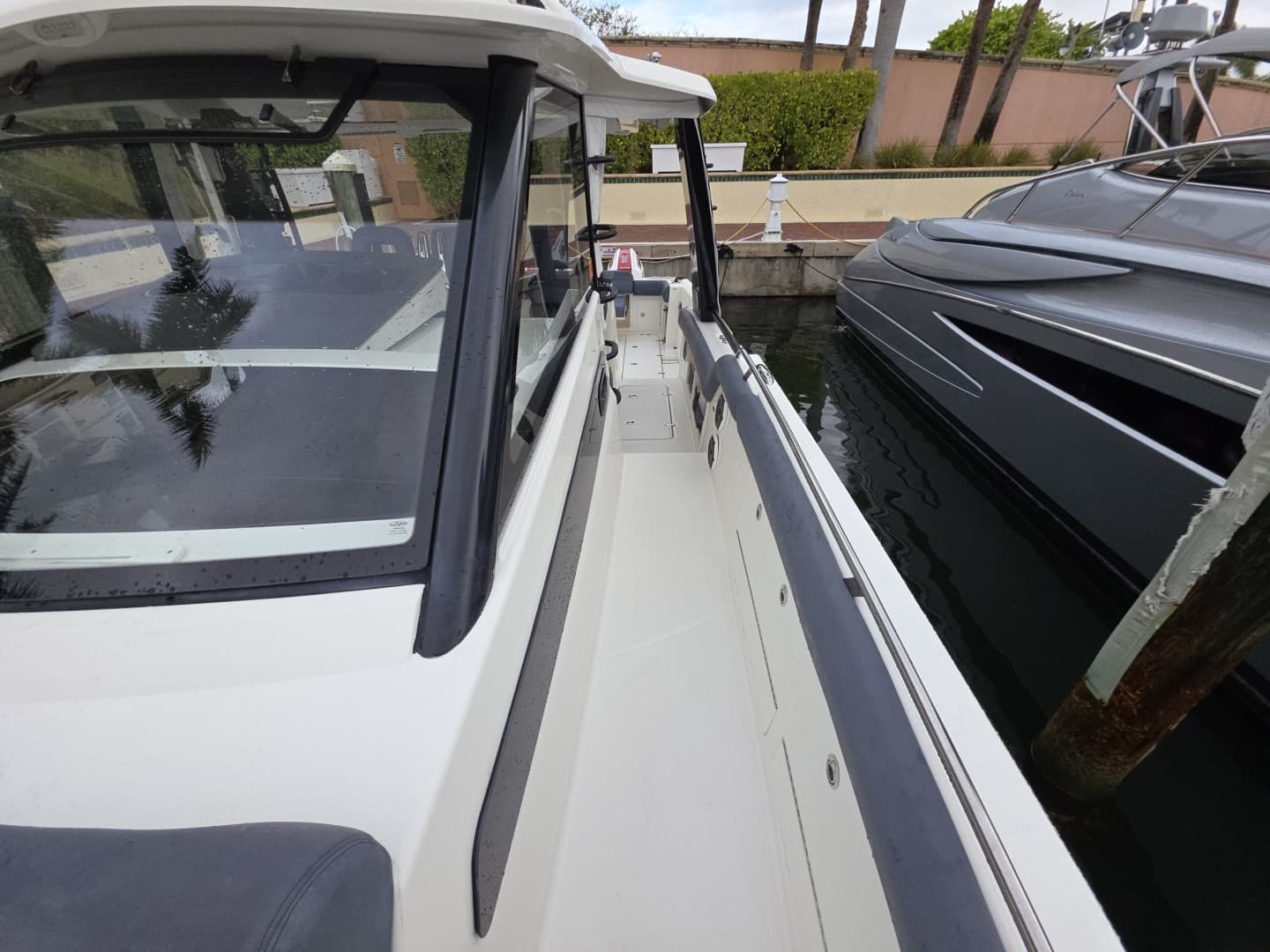 2021 Boston Whaler 420 Outrage BFT-Profile