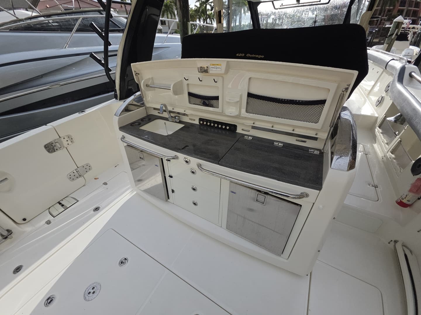 2021 Boston Whaler 420 Outrage BFT-Profile