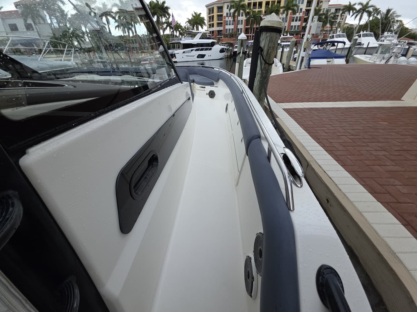 2021 Boston Whaler 420 Outrage BFT-Profile