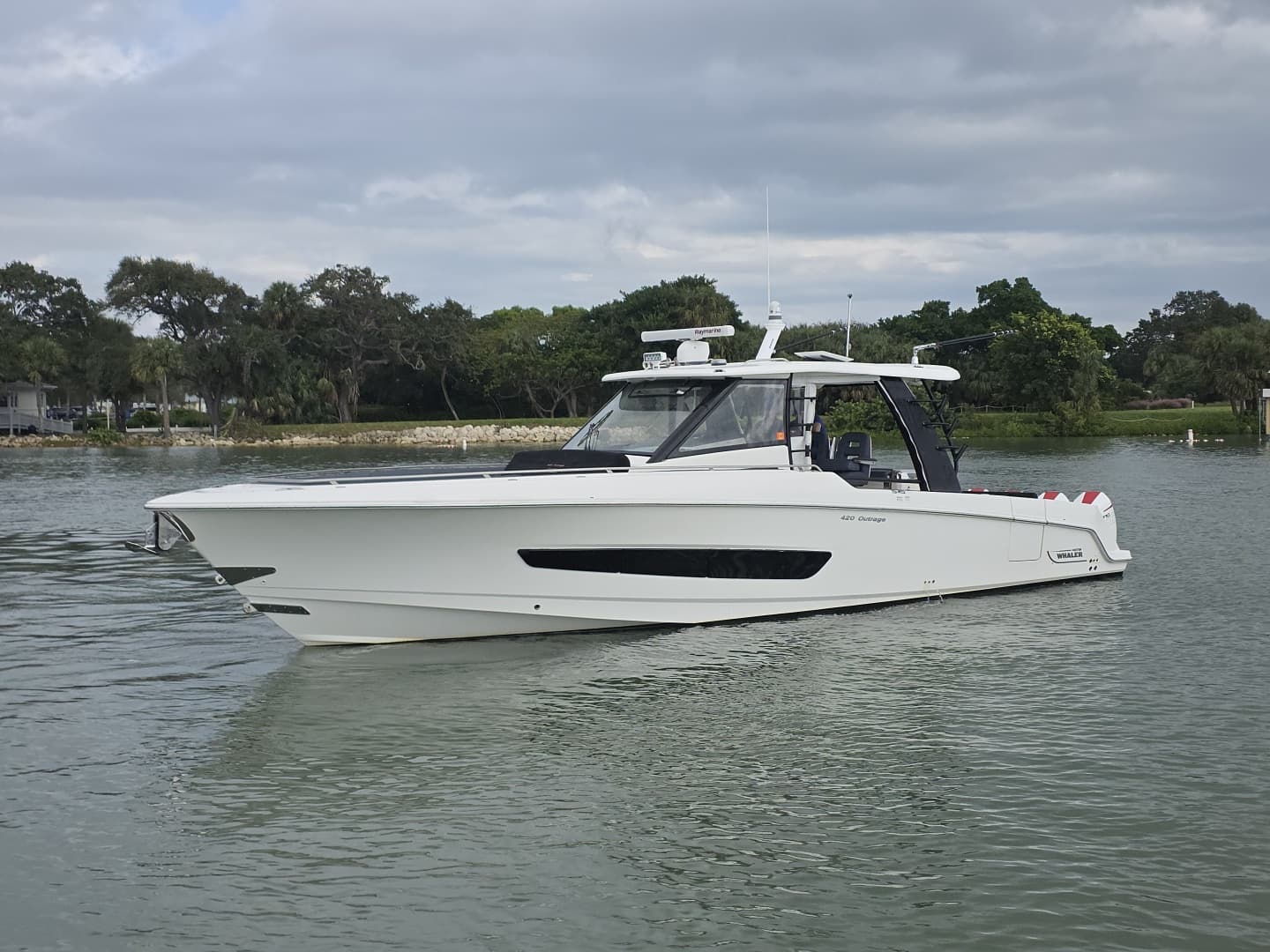 2021 Boston Whaler 420 Outrage BFT-Profile