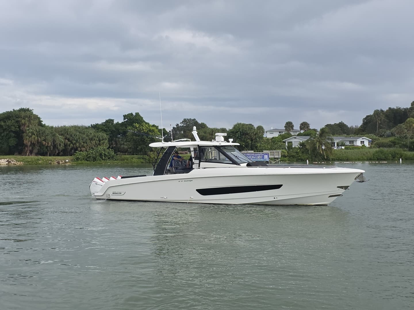2021 Boston Whaler 420 Outrage BFT- Profile