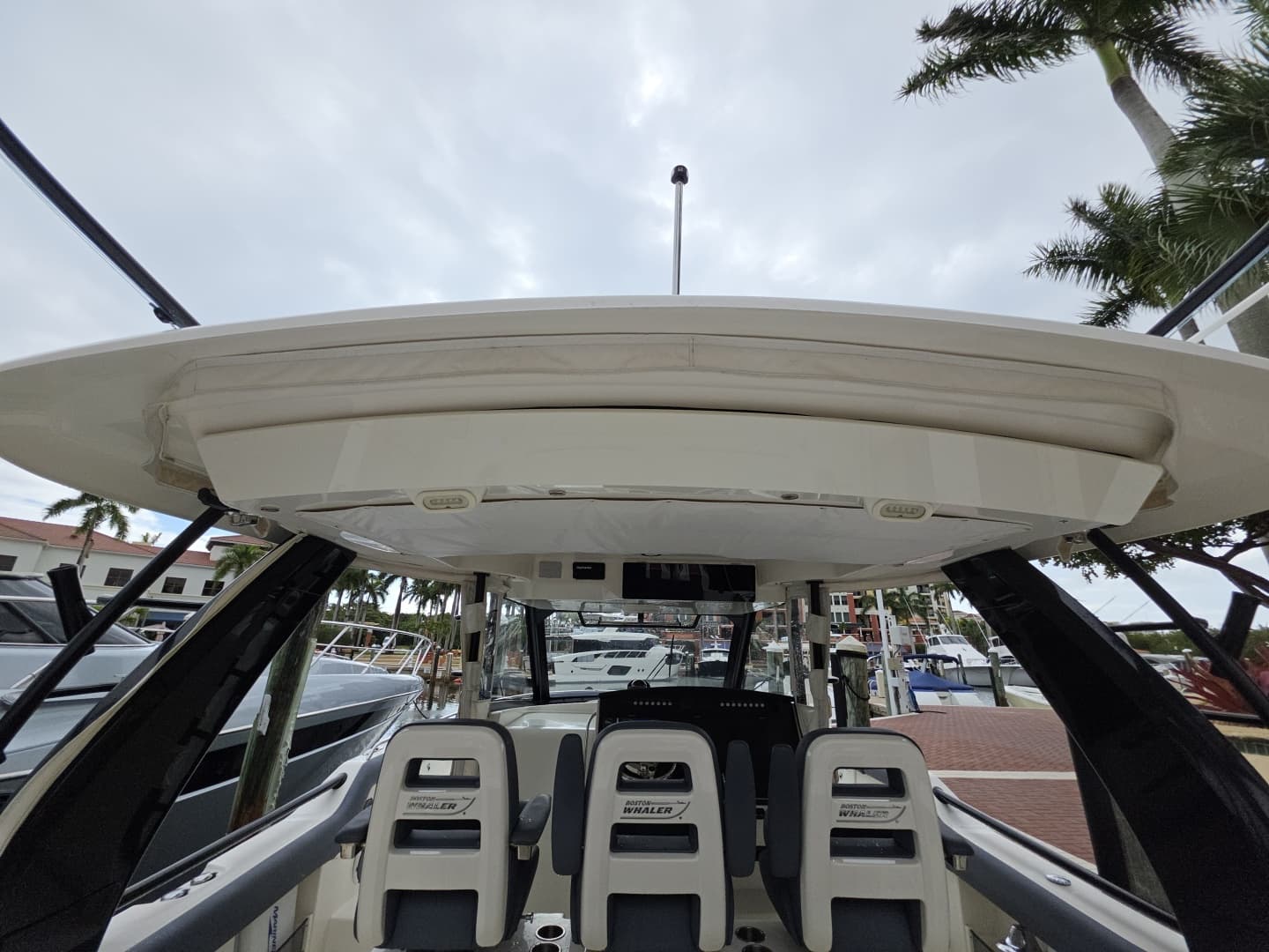 2021 Boston Whaler 420 Outrage BFT-Profile