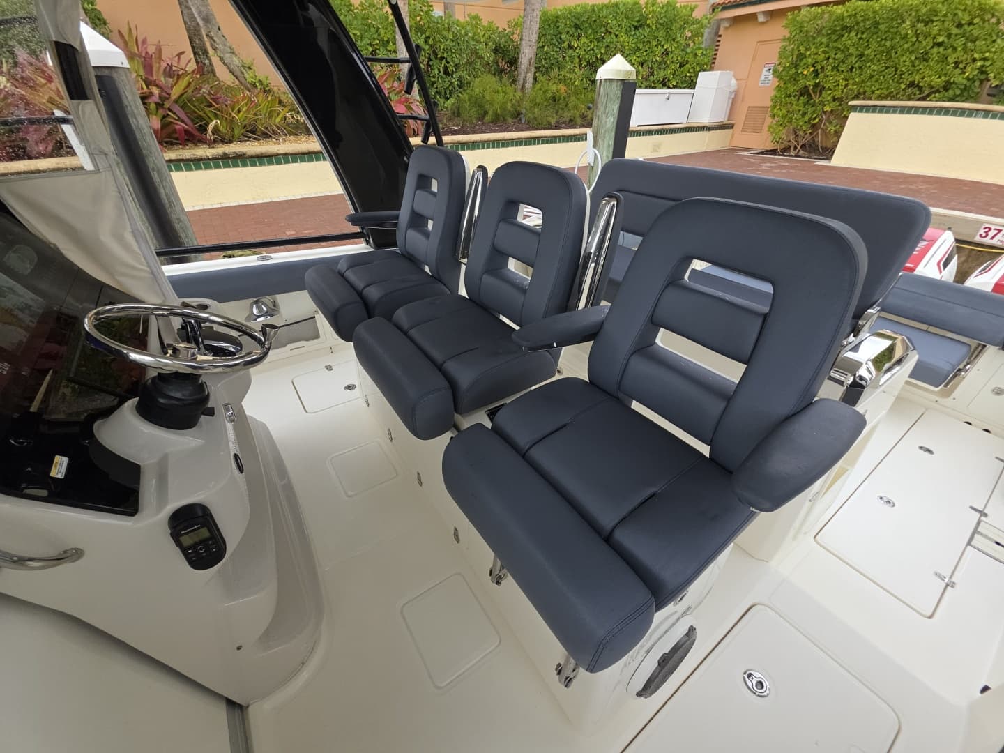 2021 Boston Whaler 420 Outrage BFT-Profile