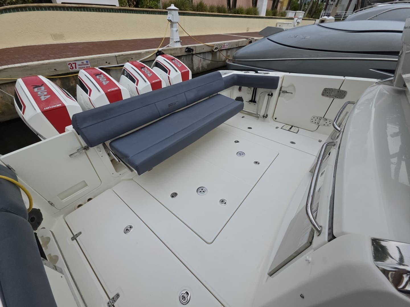 2021 Boston Whaler 420 Outrage BFT-Profile