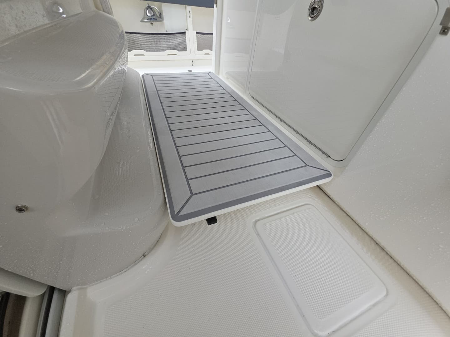 2021 Boston Whaler 420 Outrage BFT-Profile