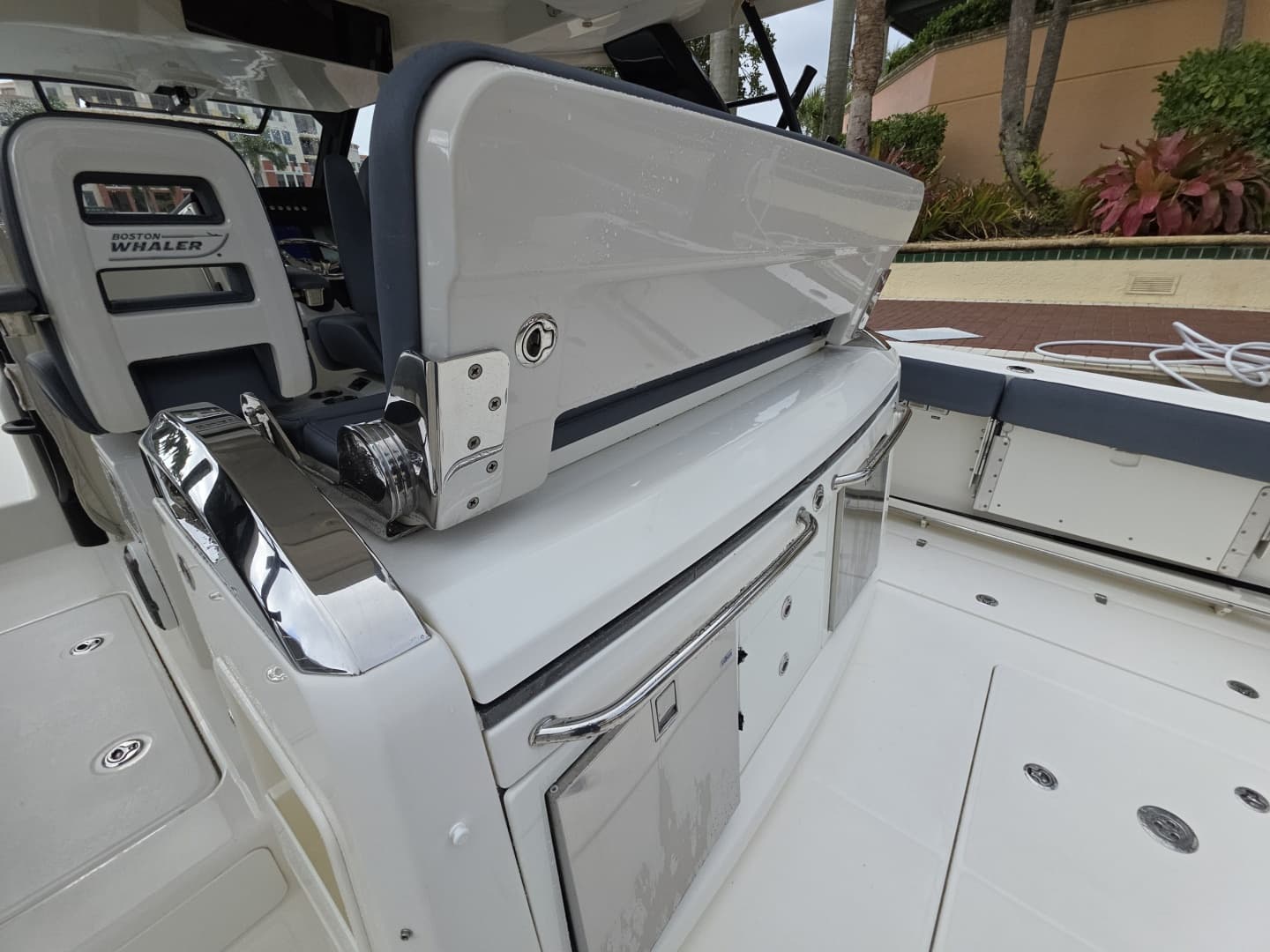 2021 Boston Whaler 420 Outrage BFT-Profile